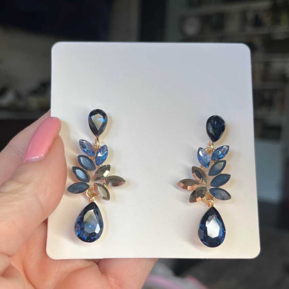 💙 Blue Drop Earrings 💙 - Picture 3 of 4